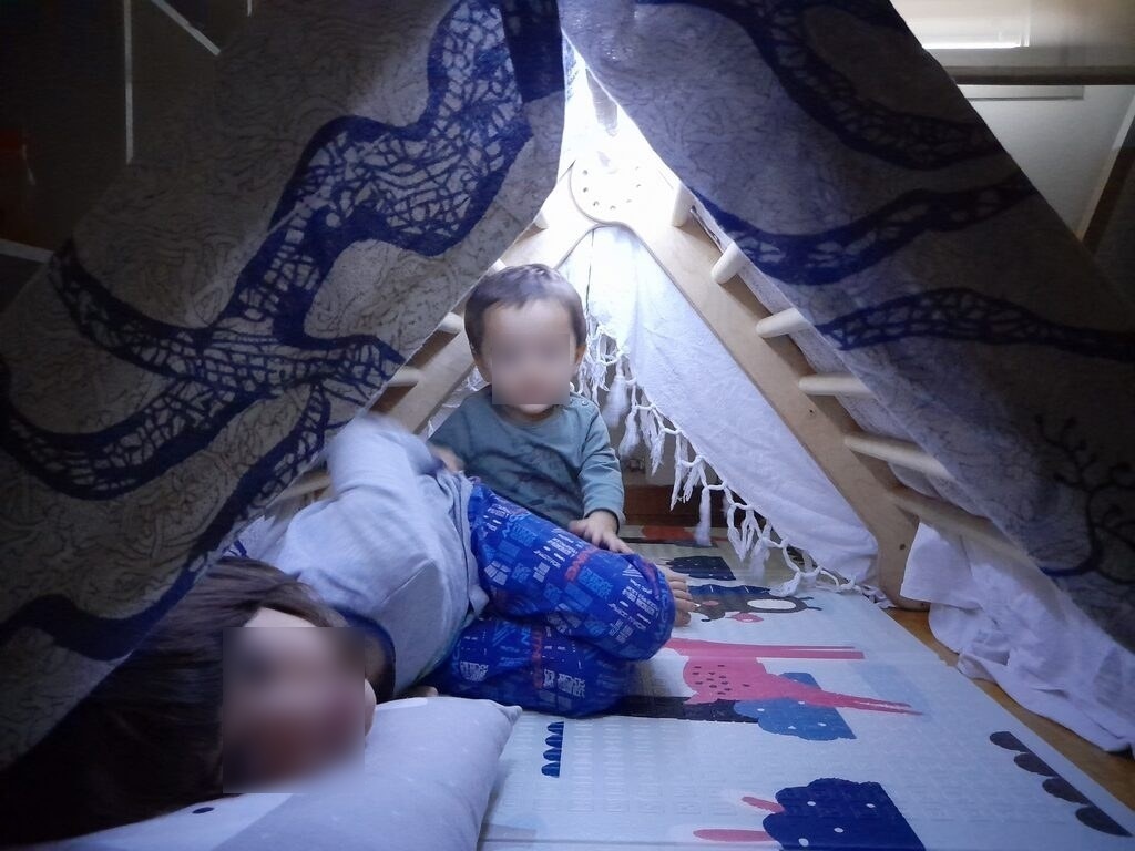 Cabañas con triángulo Pikler. Nuevo Artica.